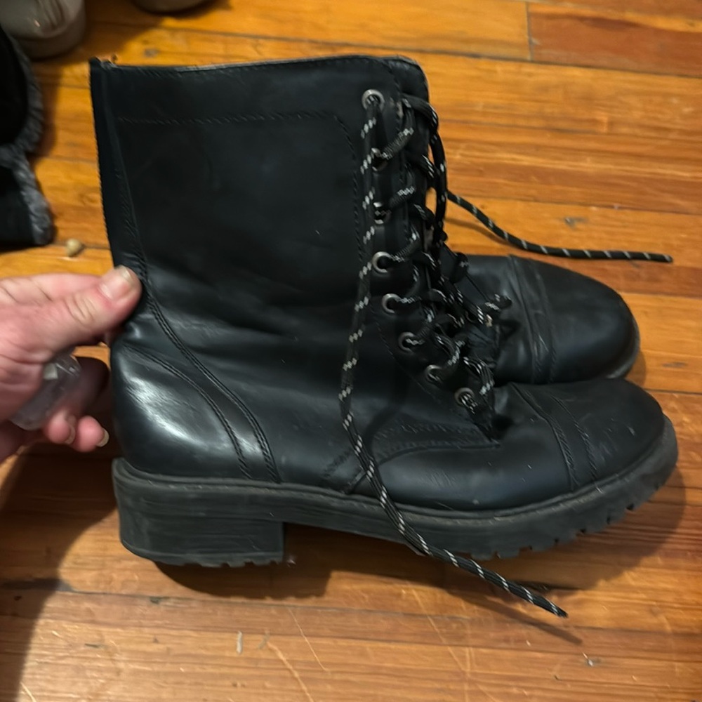 Combat lace up